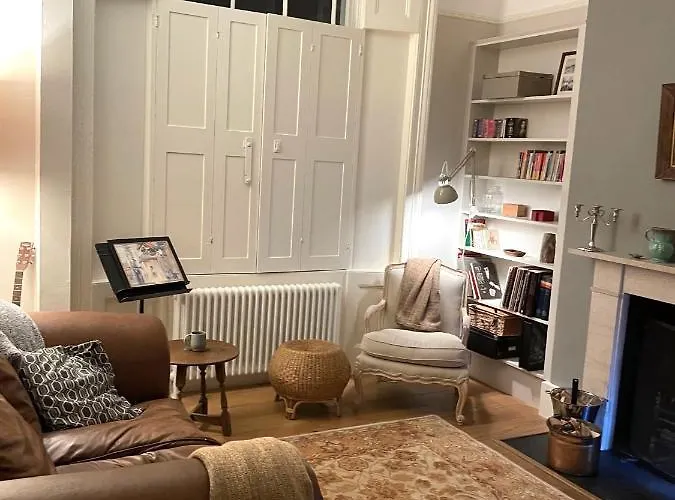 2 Bedroom Garden Flat /Kings Cross, Central London
